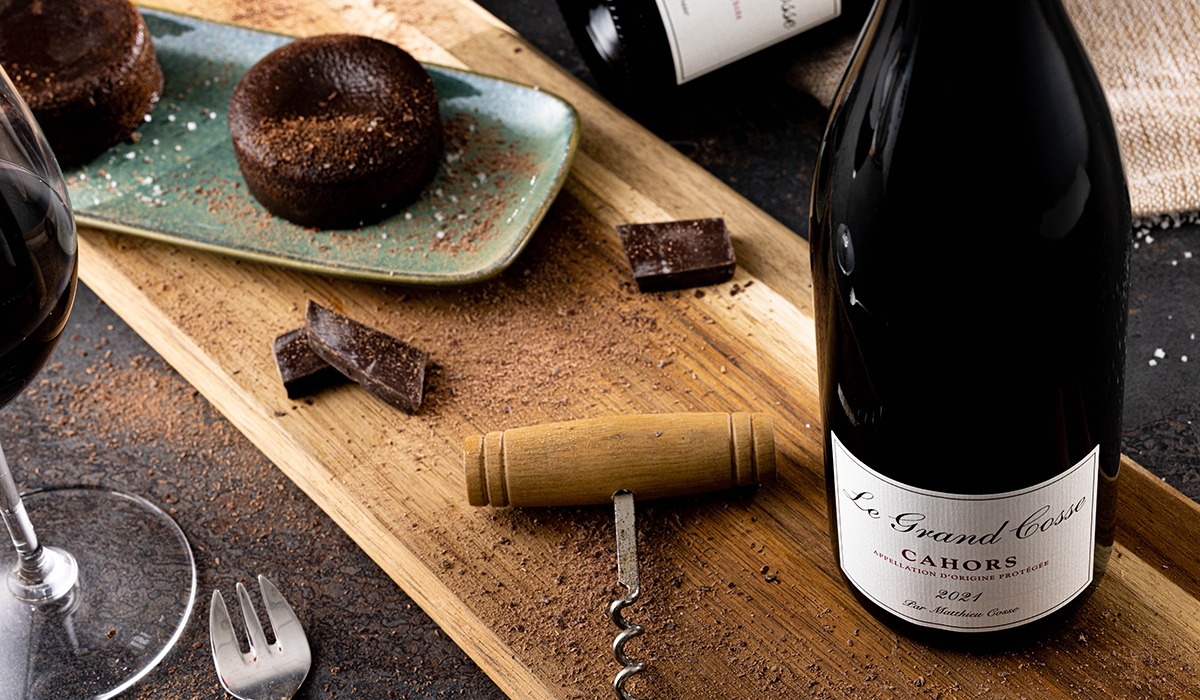 vin de cahors sur table